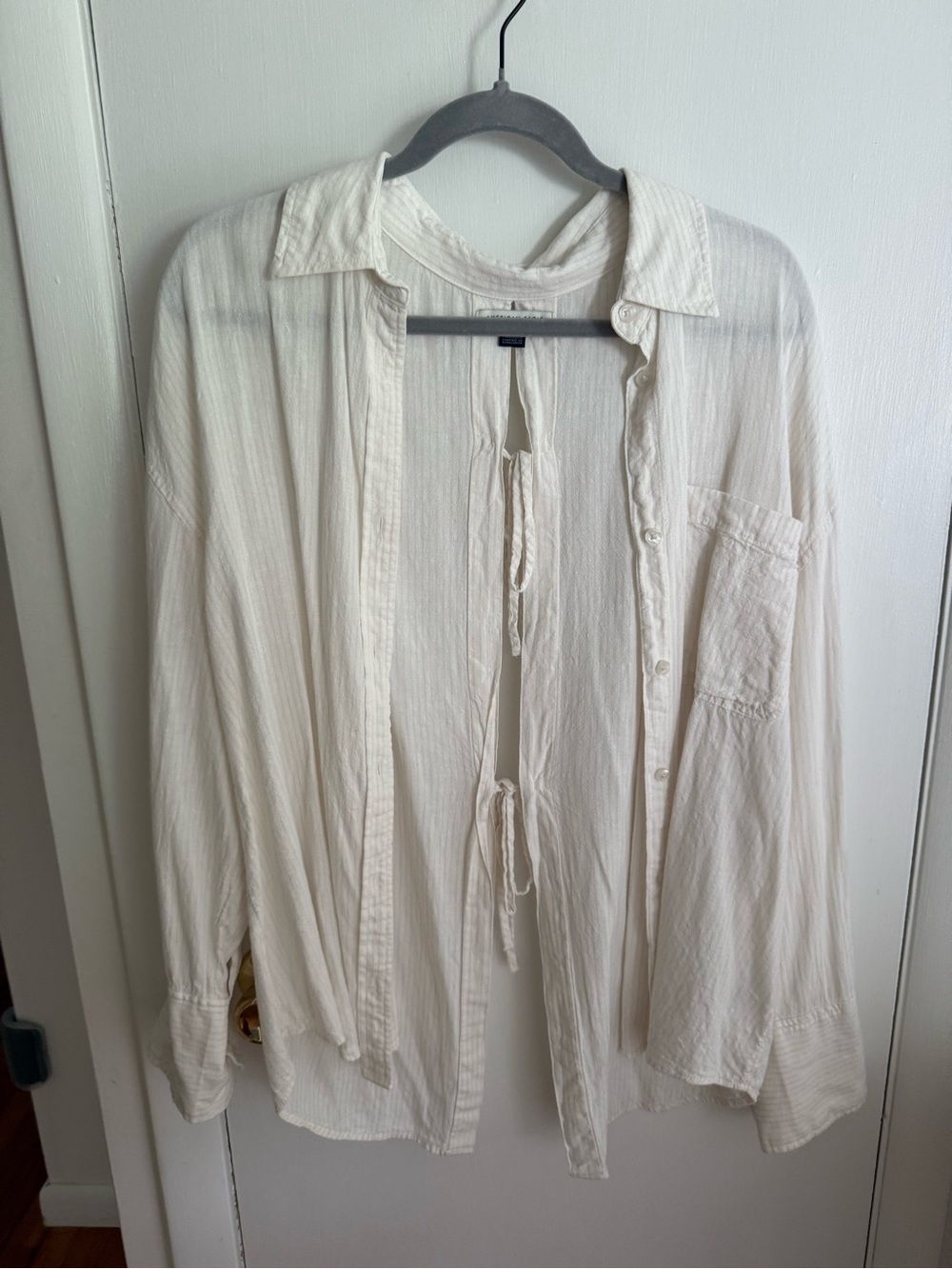 Women’s American Eagle Button Down Shirt
Size M